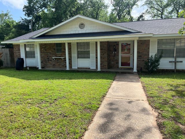 111 Valley Lane, Crockett, TX 75835