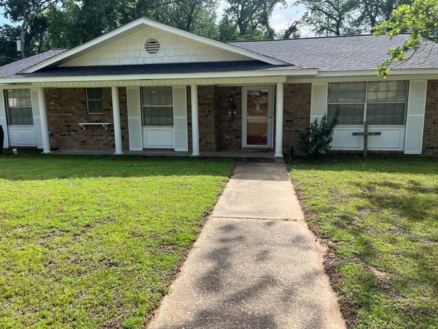 111 Valley Lane, Crockett, TX 75835