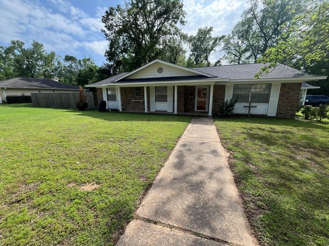 111 Valley Lane, Crockett, TX 75835