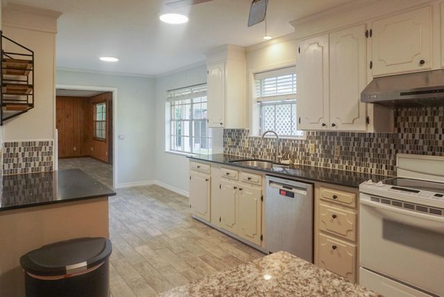 111 Valley Lane, Crockett, TX 75835