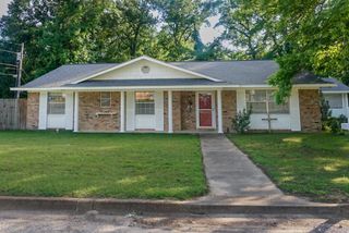 111 Valley Lane, Crockett, TX 75835