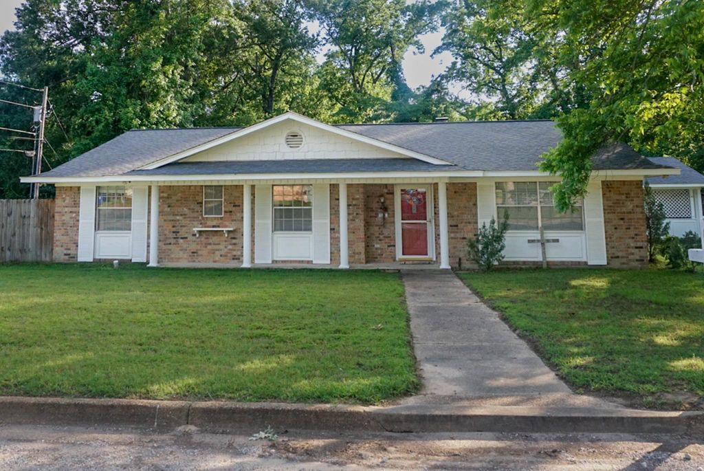 111 Valley Lane, Crockett, TX 75835