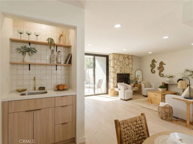8125 Redlands Street 109, Playa Del Rey, CA 90293
