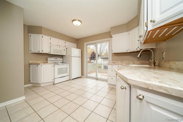 3015 N Vermont Avenue, Royal Oak, MI 48073