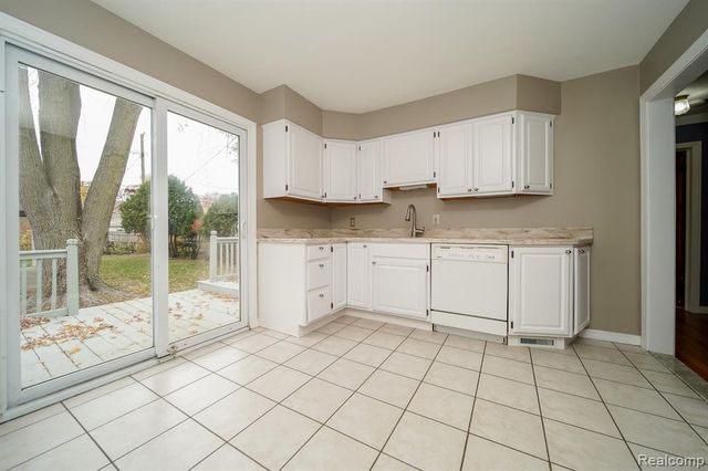 3015 N Vermont Avenue, Royal Oak, MI 48073