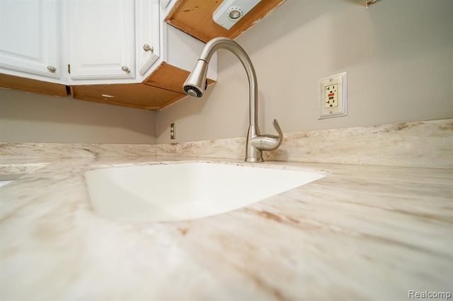 3015 N Vermont Avenue, Royal Oak, MI 48073