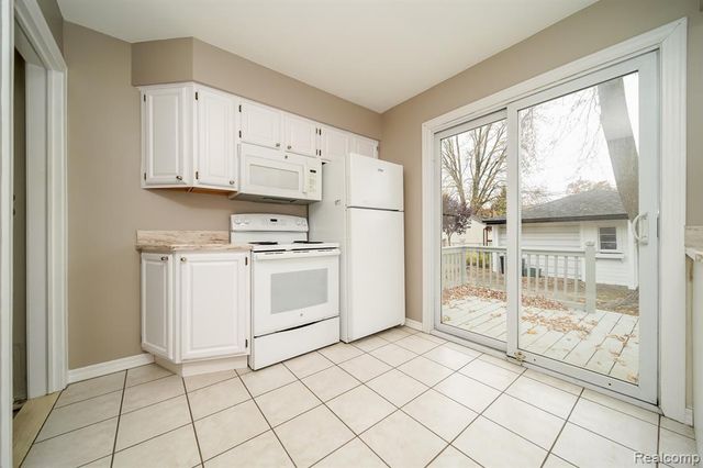 3015 N Vermont Avenue, Royal Oak, MI 48073