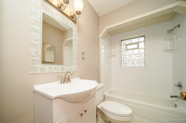 3015 N Vermont Avenue, Royal Oak, MI 48073