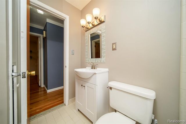 3015 N Vermont Avenue, Royal Oak, MI 48073