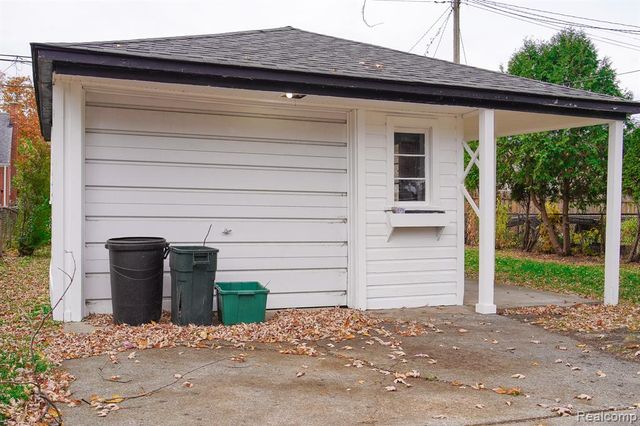 3015 N Vermont Avenue, Royal Oak, MI 48073