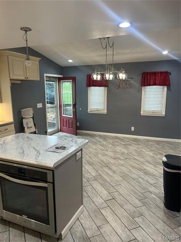 26 Woodlawn Drive, Leadington, MO 63601