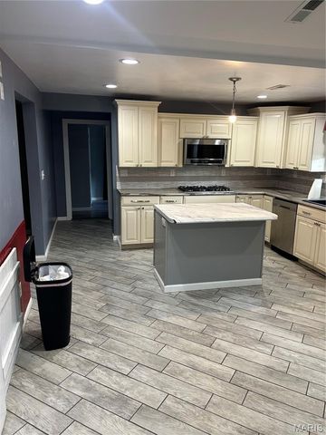 26 Woodlawn Drive, Leadington, MO 63601