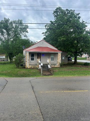 26 Woodlawn Drive, Leadington, MO 63601