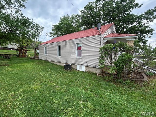 26 Woodlawn Drive, Leadington, MO 63601