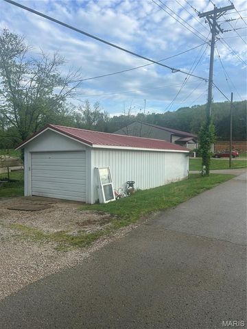 26 Woodlawn Drive, Leadington, MO 63601