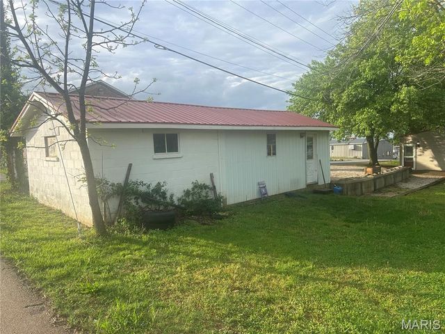 26 Woodlawn Drive, Leadington, MO 63601