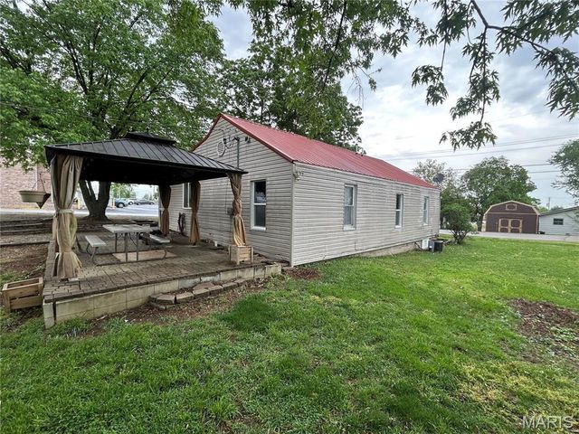 26 Woodlawn Drive, Leadington, MO 63601