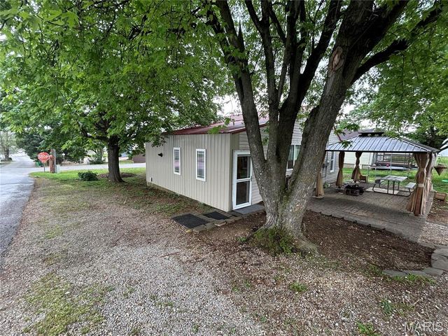 26 Woodlawn Drive, Leadington, MO 63601