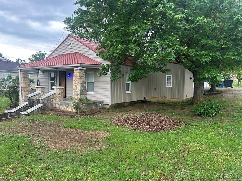 26 Woodlawn Drive, Leadington, MO 63601
