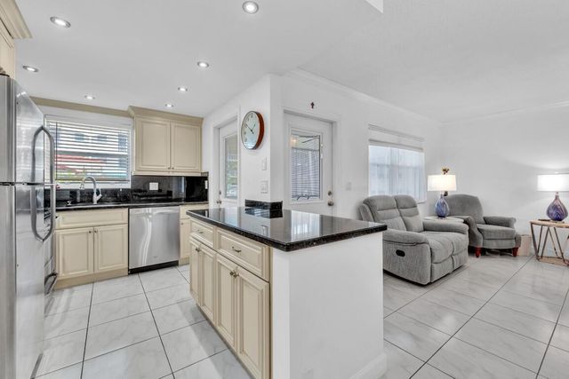 580 Egret Drive 121, Hallandale Beach, FL 33009