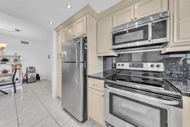 580 Egret Drive 121, Hallandale Beach, FL 33009