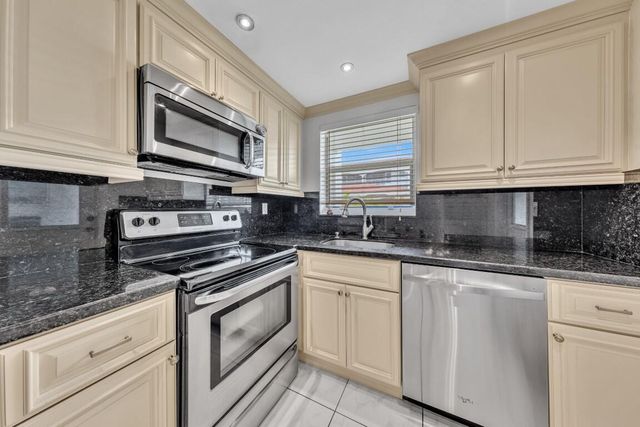 580 Egret Drive 121, Hallandale Beach, FL 33009
