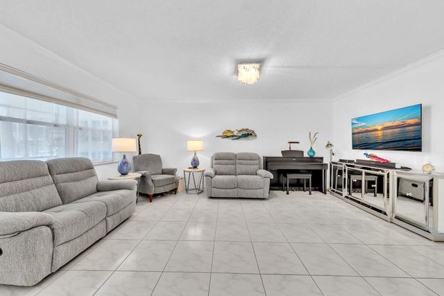 580 Egret Drive 121, Hallandale Beach, FL 33009