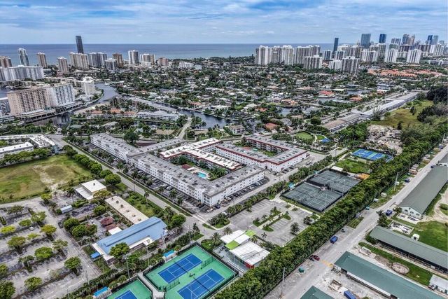 580 Egret Drive 121, Hallandale Beach, FL 33009