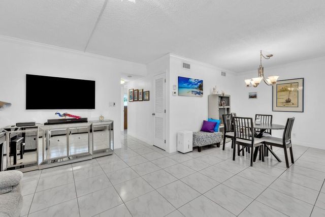 580 Egret Drive 121, Hallandale Beach, FL 33009