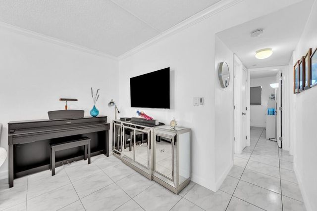 580 Egret Drive 121, Hallandale Beach, FL 33009
