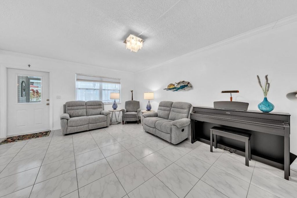 580 Egret Drive 121, Hallandale Beach, FL 33009