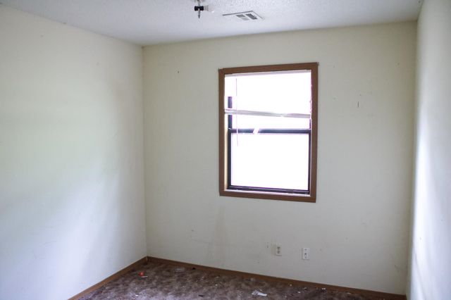 215 W Overlook Dr, Derby, KS 67037