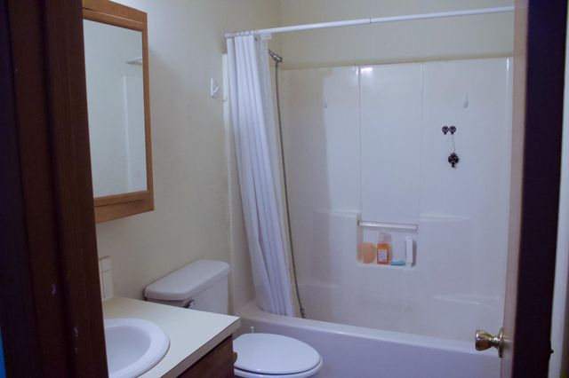 215 W Overlook Dr, Derby, KS 67037