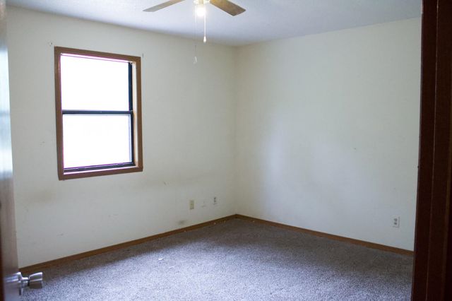 215 W Overlook Dr, Derby, KS 67037