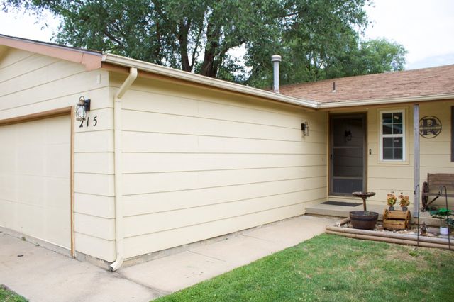 215 W Overlook Dr, Derby, KS 67037