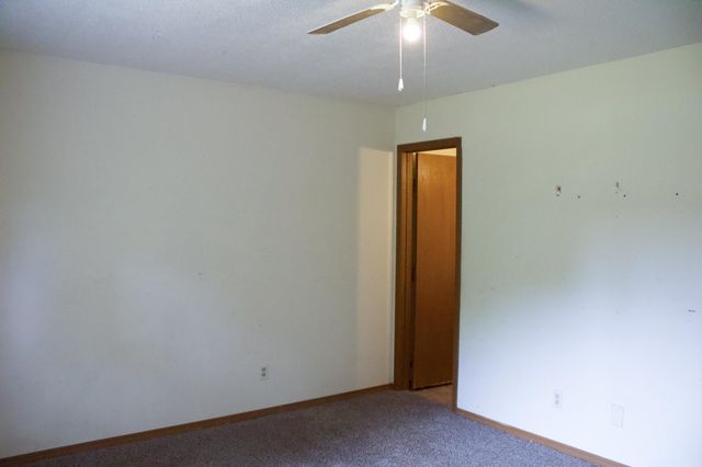 215 W Overlook Dr, Derby, KS 67037