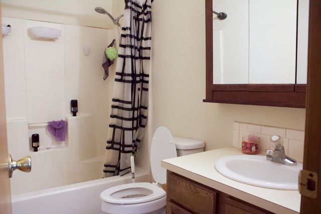 215 W Overlook Dr, Derby, KS 67037