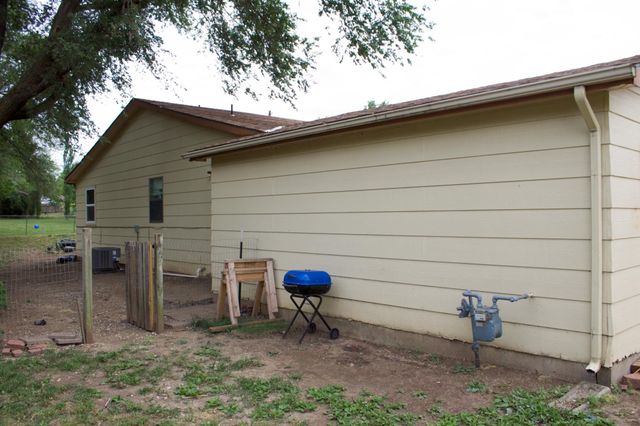 215 W Overlook Dr, Derby, KS 67037