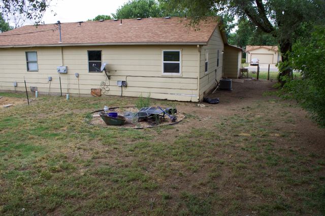 215 W Overlook Dr, Derby, KS 67037
