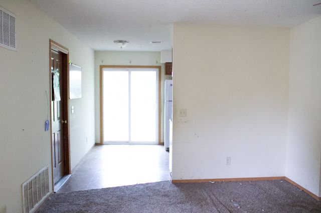 215 W Overlook Dr, Derby, KS 67037