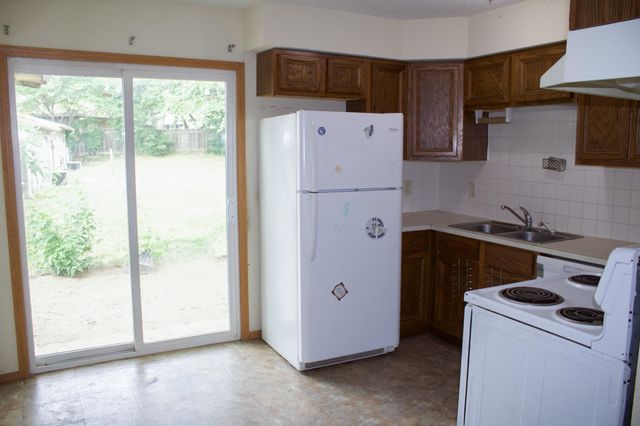 215 W Overlook Dr, Derby, KS 67037