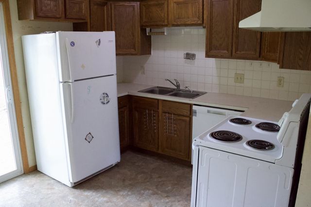 215 W Overlook Dr, Derby, KS 67037