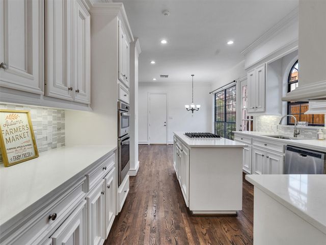 2525 Nantucket Drive 8, Houston, TX 77057