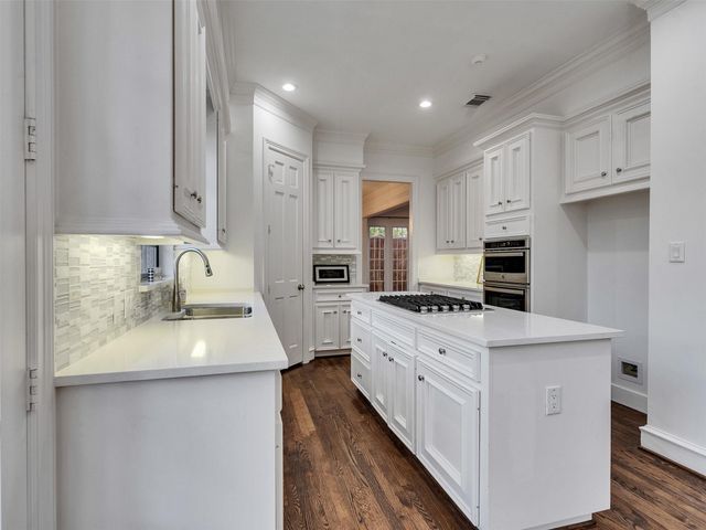 2525 Nantucket Drive 8, Houston, TX 77057