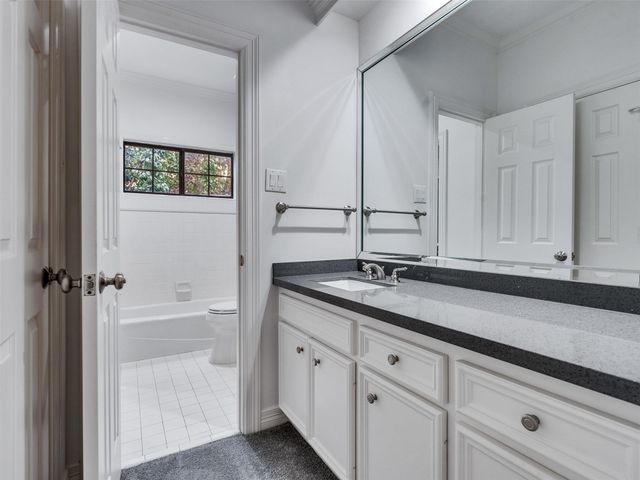 2525 Nantucket Drive 8, Houston, TX 77057