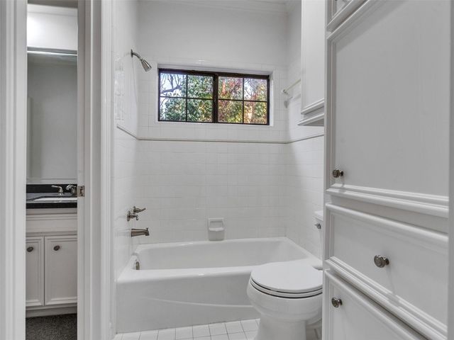 2525 Nantucket Drive 8, Houston, TX 77057