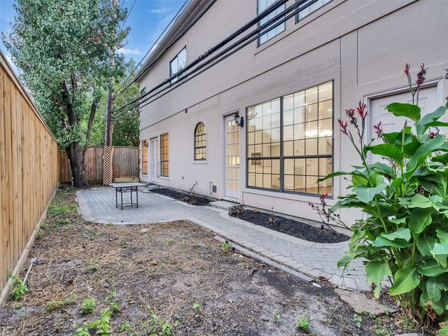 2525 Nantucket Drive 8, Houston, TX 77057