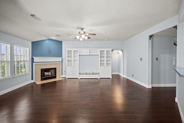 9306 Alzaada Lane, Houston, TX 77070