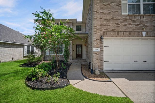 9306 Alzaada Lane, Houston, TX 77070