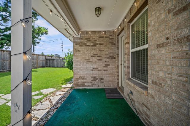 9306 Alzaada Lane, Houston, TX 77070